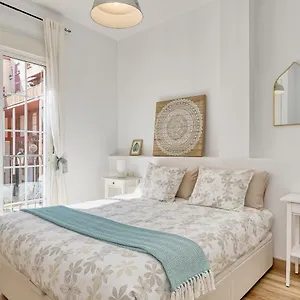bright-apartment-in-the-heart-of-malagas-old-town.es-andalucia.com/